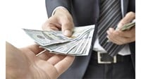 Con đã trưởng thành vay tiền thì cha mẹ có phải trả tiền cho con hay không?