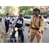 Dấu hiệu pháp lý tội giao cho người không đủ điều kiện điều khiển phương tiện tham gia giao thông đường bộ