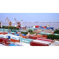 Pháp luật Việt Nam điều chỉnh hoạt động mua bán hàng hoá quốc tế 