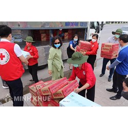 Vận động, quyên góp tiền, hiện vật và các nguồn lực khác cho hoạt động chữ thập đỏ