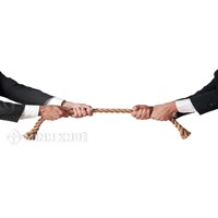 Sự khác nhau giữa phương thức trung gian và phương thức hoà giải
