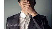 Quyền im lặng thông qua các quy định về quyền của người bị buộc tội