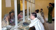 Đồ vật nào bị cấm mang vào buồng tạm giữ, buồng tạm giam?