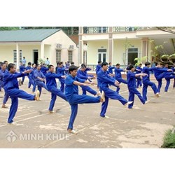 Chế độ chăm sóc y tế, chế độ lao động, học nghề của người đang chấp hành biện pháp đưa vào cơ sở giáo dục bắt buộc
