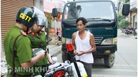 Cảnh sát trật tự có quyền bắt xe của mình khi mình không đội mũ bảo hiểm không?