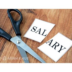 Công ty cắt lương thay xử lý kỷ luật lao động thì có vi phạm không?