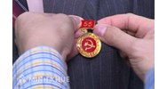 Tiêu chuẩn, đối tượng tặng Huy hiệu Đảng là gì ? Quy trình xét tặng Huy hiệu Đảng