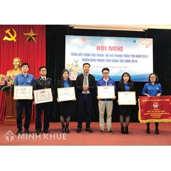Quy trình xét tặng giấy khen, bằng khen, cờ tổ quốc cho chi bộ, cơ sở đảng, đảng bộ, đảng viên ?