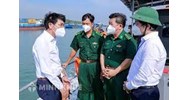 Hoạt động của người việt nam, người nước ngoài tại cửa khẩu cảng như thế nào?