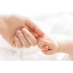 Bỏ rơi con mới đẻ dẫn đến chết người thì phạm tội gì ?