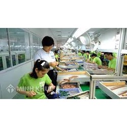 Trong trường hợp quyền lợi của người lao động trong hợp đồng lao động đã giao kết trước ngày thỏa ước lao động tập thể có hiệu lực thấp hơn quy định trong thỏa ước lao động tập thể thì giải quyết như thế nào?