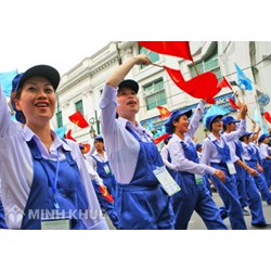 Trong trường hợp người lao động thường xuyên đi làm muộn giờ thì người sử dụng lao động có được quyền phạt tiền hay cắt lương của người lao động hay không?
