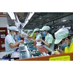 Lao động nữ làm công việc nặng nhọc, độc hại có ảnh hưởng xấu tới chức năng sinh sản và nuôi con khi mang thai thì có được chuyển sang làm công việc nhẹ hơn, an toàn hơn hay không?