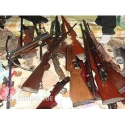 Phân tích đối tượng tác động của tội chế tạo, tàng trữ, vận chuyển, sử dụng, mua bán trái phép hoặc chiếm đoạt súng săn, vũ khí thô sơ, vũ khí thể thao hoặc công cụ hỗ trợ