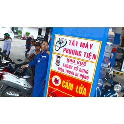 Mức phạt khi sử dụng điện thoại di động tại cây xăng?