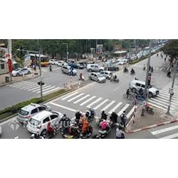 Lái xe ô tô quay đầu xe trái quy định thì bị xử phạt như thế nào?