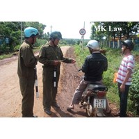 Người đi bộ tham gia giao thông bị xử phạt trong trường hợp nào ? Mức phạt là bao nhiêu?