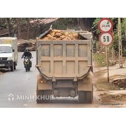 Mức phạt xe ô tô chở vật liệu xây dựng để rơi vãi vật liệu trên đường?