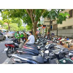 Mức phạt đối với hành vi chiếm dụng lòng đường làm nơi trông, giữ xe ?