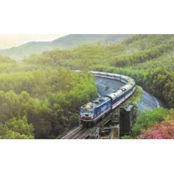 Những vị trí nào bị coi là vị trí nguy hiểm đối với an toàn giao thông đường sắt?