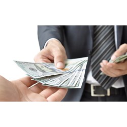 Công ty có phải trả tiền lương làm thêm giờ cho người lao động làm việc vào những ngày nghỉ hằng năm do công ty quy định không?