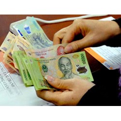 Hoãn trả lương cho nhân viên vì chưa cung cấp đủ thông tin cá nhân có phạm luật ?