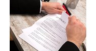 Người lao động thua kiện có phải trả cho công ty chi phí thuê luật sư và các chi phí khác phát sinh không?