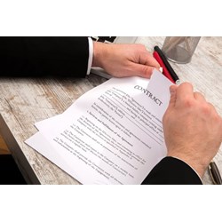 Người lao động thua kiện có phải trả cho công ty chi phí thuê luật sư và các chi phí khác phát sinh không?