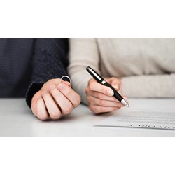 Quyền phụ nữ được bảo vệ như thế nào trong chế định ly hôn?