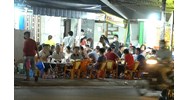 Ngồi nhậu, uống bia trên vỉa hè bị phạt bao nhiêu tiền?