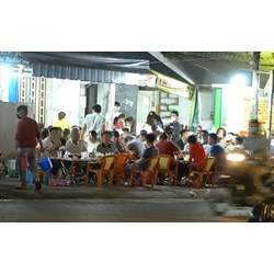 Ngồi nhậu, uống bia trên vỉa hè bị phạt bao nhiêu tiền?