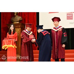 Trang phục của hiệu trưởng trong lễ tốt nghiệp quy định thế nào?