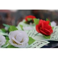 Ý nghĩa bông hồng đỏ, trắng, vàng cài áo trong lễ Vu lan là gì?