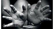 Hành vi dụ dỗ bé gái 14 tuổi bỏ nhà ra đi phạm tội gì?
