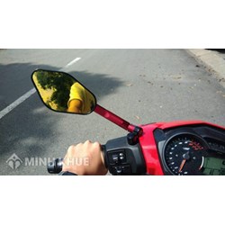 Điều khiển xe máy có một gương có bị phạt không?