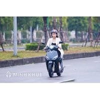 Người lái xe phải giảm tốc độ trong trường hợp nào khi lưu thông?