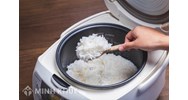 Trong nồi cơm điện, điện năng được chuyển hóa thành?