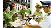 So sánh tội buôn lậu và tội vận chuyển trái phép hàng hóa qua biên giới