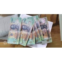 Dùng tiền giả mua hàng hóa phạm tội gì? Bị phạt bao nhiêu năm tù?
