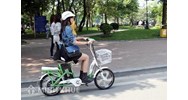 Đi xe đạp điện, người ngồi trên xe có phải đội mũ bảo hiểm không?