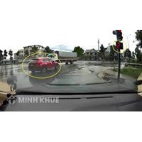 Ôtô vượt đèn đỏ phạt bao nhiêu tiền? Lỗi phạt nguội vượt đèn đỏ