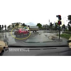 Ôtô vượt đèn đỏ phạt bao nhiêu tiền? Lỗi phạt nguội vượt đèn đỏ