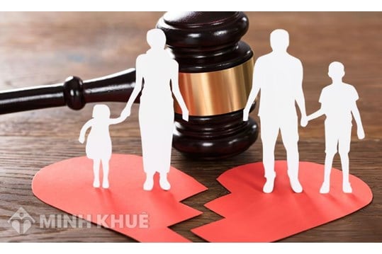 Ly hôn có cần thuê luật sư không? Phí thuê luật sư ly hôn?