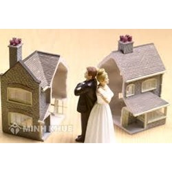 Ly hôn mà sổ đỏ đứng tên bố mẹ chồng thì chia nhà đất thế nào?
