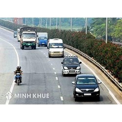 Ô tô, xe máy đi sai làn đường bị phạt bao nhiêu tiền?