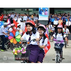 Em đã và sẽ làm gì để góp phần nâng cao ý thức văn hóa giao thông của các bạn học sinh ở trưởng em?
