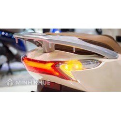 Bật xi nhan nhưng không rẽ, xi nhan nhầm có bị xử phạt không?