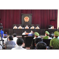 Công tố viên và luật sư khác nhau như thế nào?