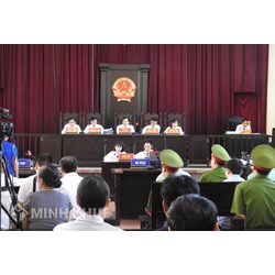 Công tố viên và luật sư khác nhau như thế nào?
