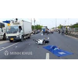 Luật sư cùng khách hàng đến cơ quan Công an làm việc trong vụ án tai nạn giao thông